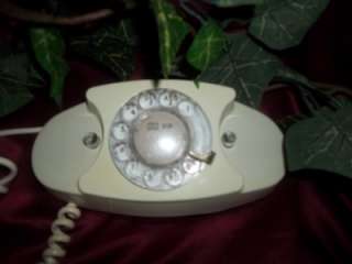 VINTAGE BELL SYSTEMS PRINCESS ROTARY DIAL TELEPHONE 702B WESTERN 