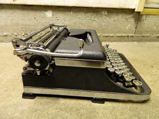 Vintage Royal DELUX TOUCH CONTROL Typewriter Portable with Case 