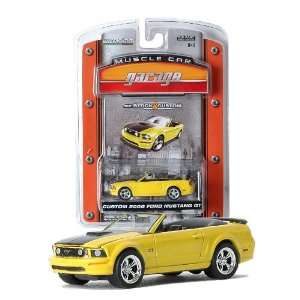  2006 Ford Mustang GT (Custom)   Series 2 (1/64 Scale) Toys & Games