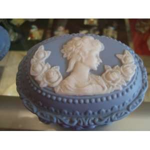  CAMEO CERAMIC TRINKET BOX NEW VERY NICE FOR A GIFT 