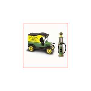  Gearbox John Deere Delivery Truck and Mini Pump Gift Set Toys & Games