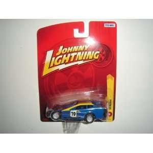  2011 Johnny Lightning R19 Dirt Modified Blue/Yellow Toys 