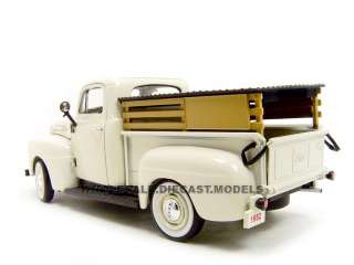 1952 FORD PICKUP WHITE W/TOOLS 124 DIECAST MODEL  