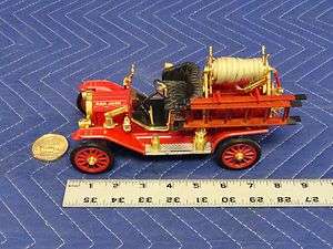 1914 Ford Signature Series Model T 1/18 Diecast Z86  