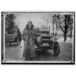  Mrs. Alice H. Ramsey,beside her auto