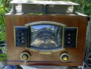 1942 ZENITH TUBE RADIO CHASSIS + CASE   MODEL #7B02   UNTESTED  