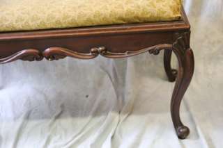 L525 VINTAGE / ANTIQUE QUEEN ANNE MAHOGANY UPHOLSTERED BENCH  