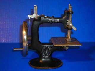Vintage Antique Singer #20 Toy Sewing Machine Cast Iron Hand Operated 