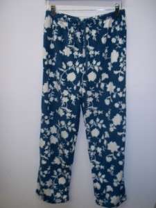   NEW YORK Meduim Ladies top and bottom Pajamas Floral print  